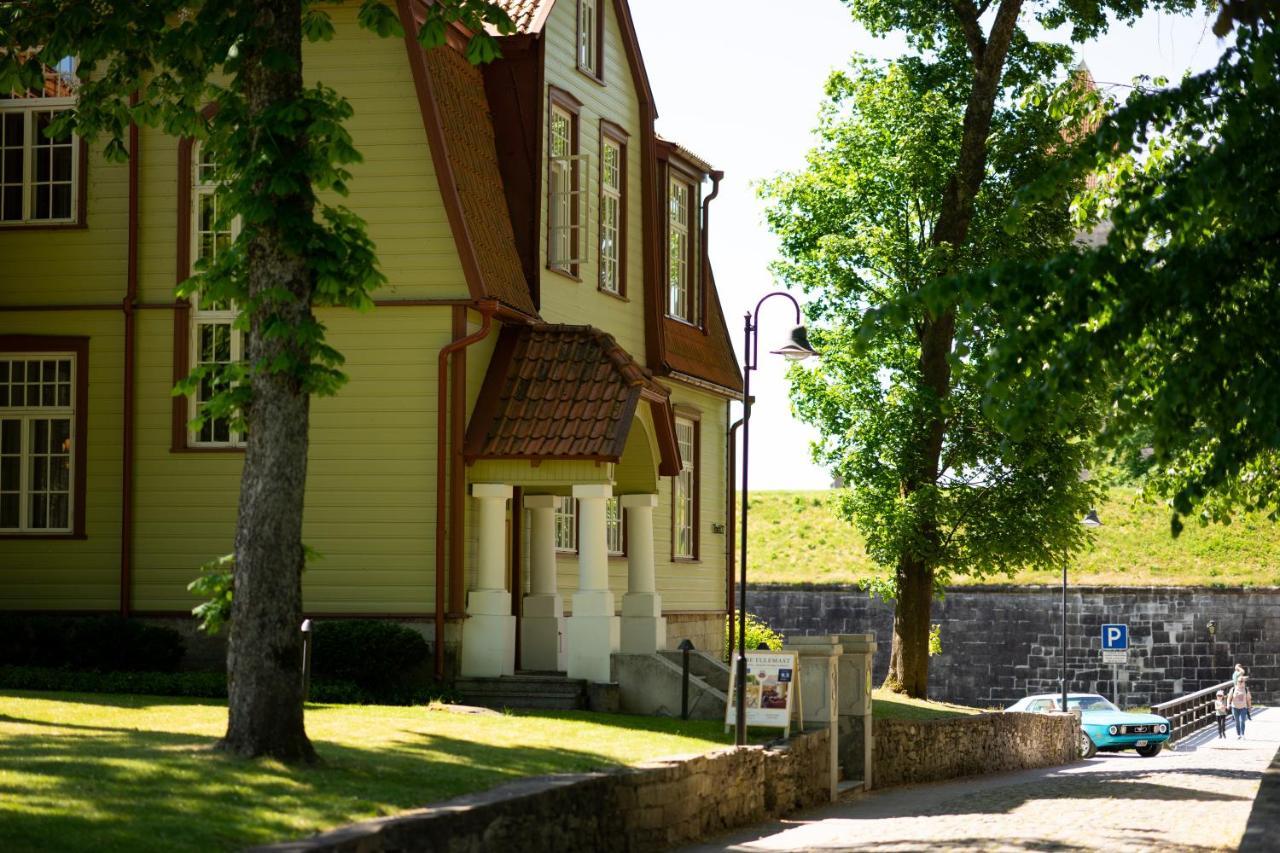 Ekesparre Boutique Hotel Kuressaare Exterior foto