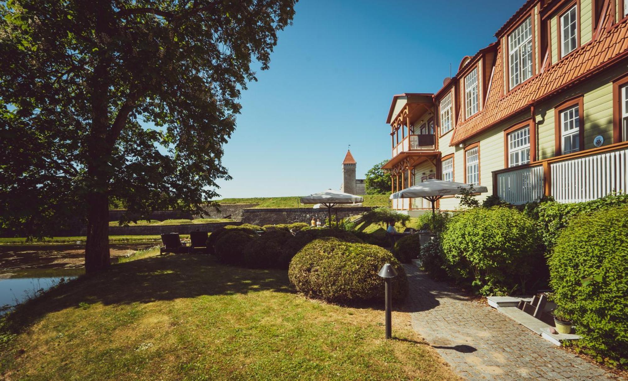 Ekesparre Boutique Hotel Kuressaare Exterior foto