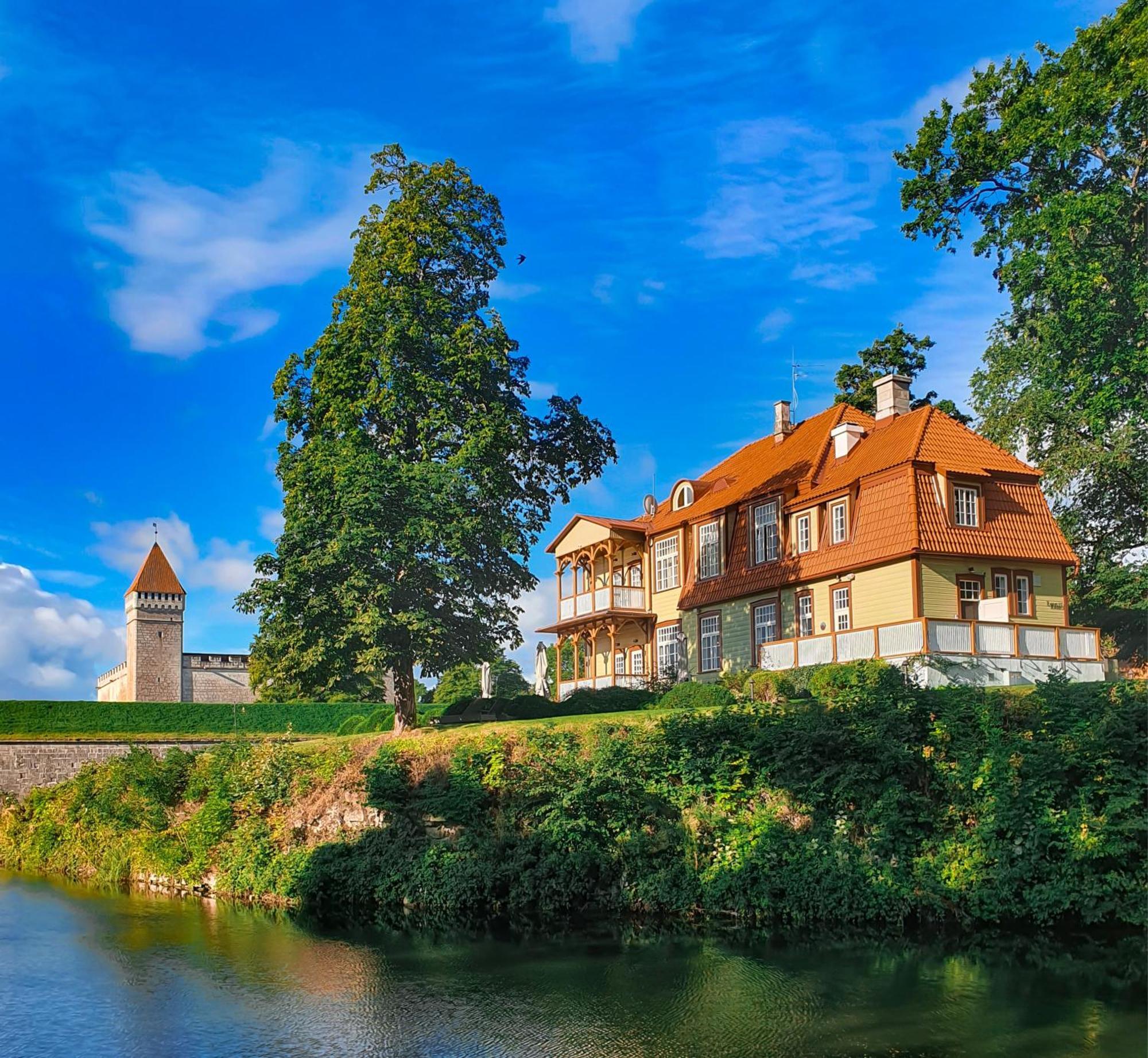Ekesparre Boutique Hotel Kuressaare Exterior foto